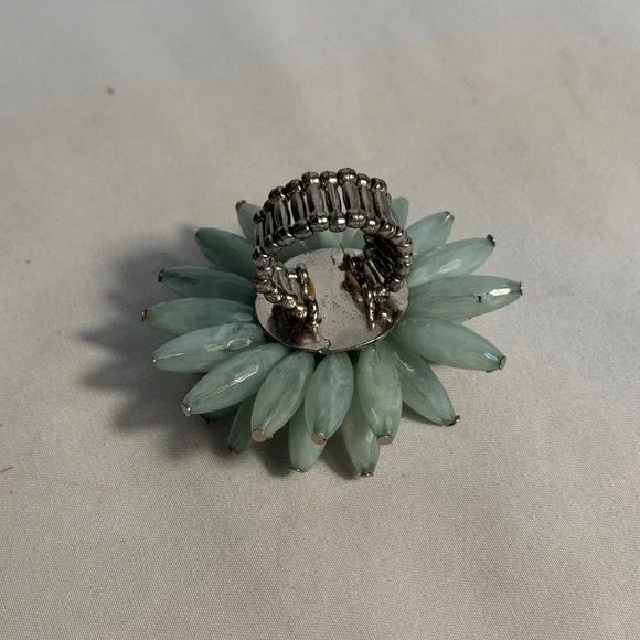 Floral statement‎ necklace and stretch band ring 16" adjustable gold toned chain - Picture 2 of 5